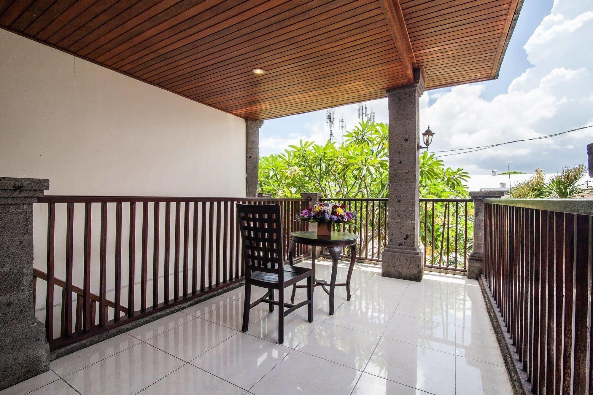 Puri Yuma Hotel Dempassar Exterior foto