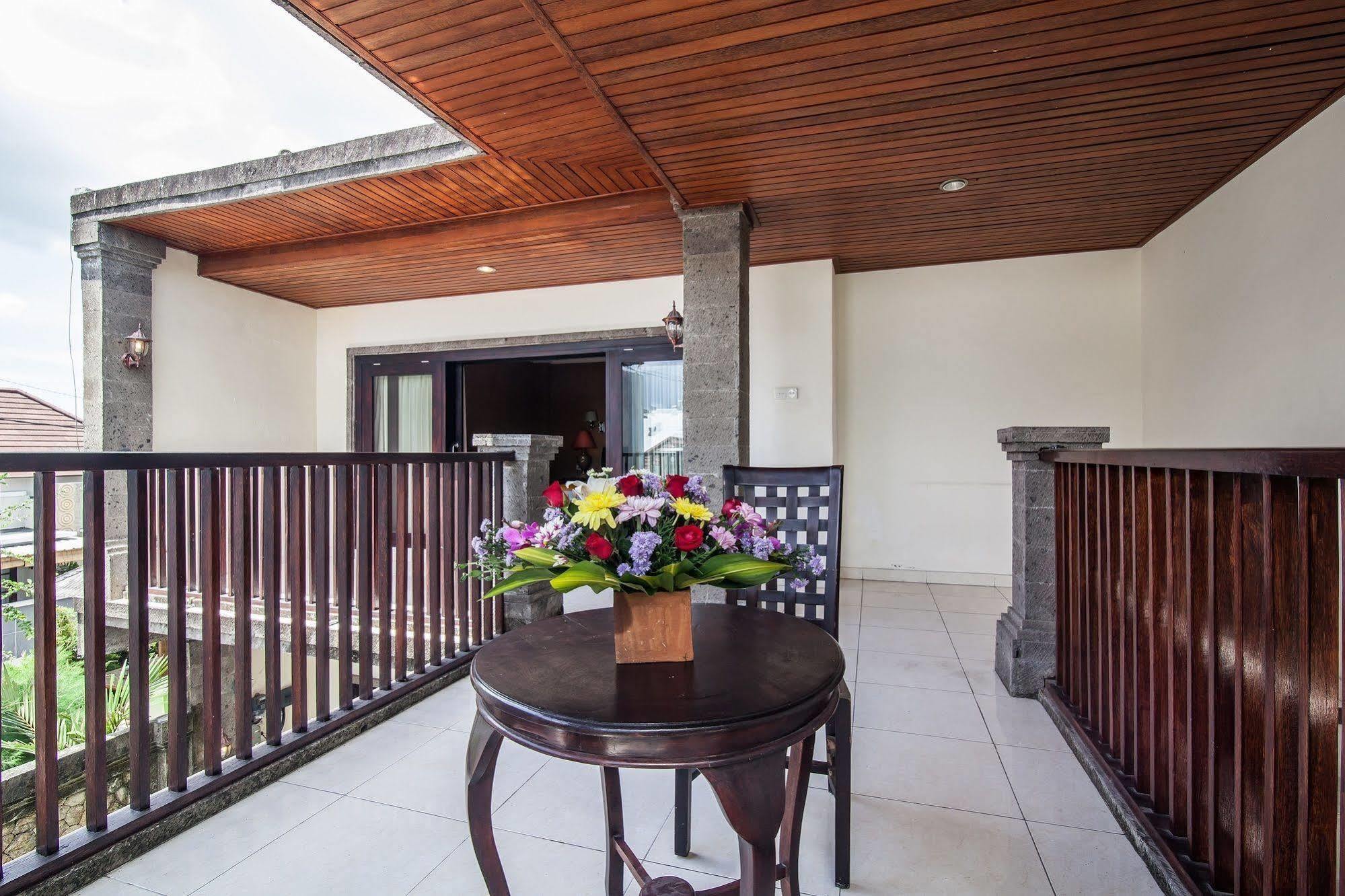 Puri Yuma Hotel Dempassar Exterior foto